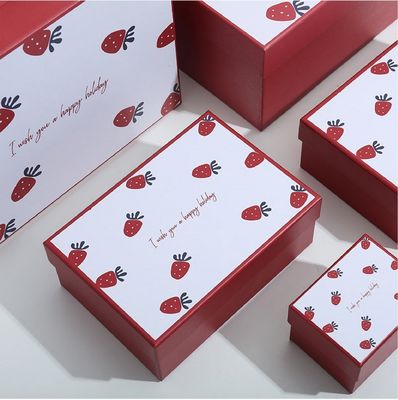 Erdbeermuster-Lippenstift-Luxusgeschenkbox, die für Valentinsgruß-Tag verpackt