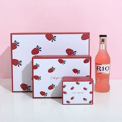 Erdbeermuster-Lippenstift-Luxusgeschenkbox, die für Valentinsgruß-Tag verpackt