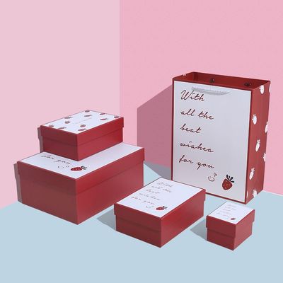 Erdbeermuster-Lippenstift-Luxusgeschenkbox, die für Valentinsgruß-Tag verpackt