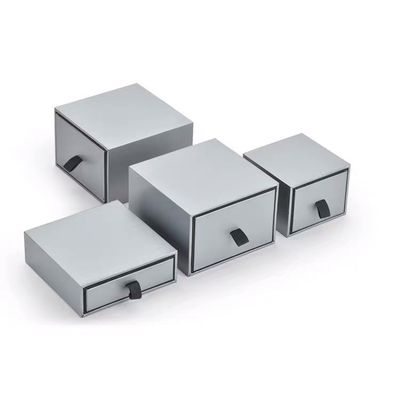 Graue quadratische kleine Schmuck-Geschenkboxen aus Karton für Halsketten-Anhänger-Armbänder