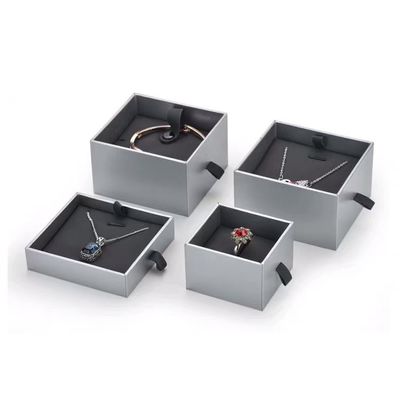 Graue quadratische kleine Schmuck-Geschenkboxen aus Karton für Halsketten-Anhänger-Armbänder