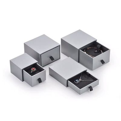 Graue quadratische kleine Schmuck-Geschenkboxen aus Karton für Halsketten-Anhänger-Armbänder