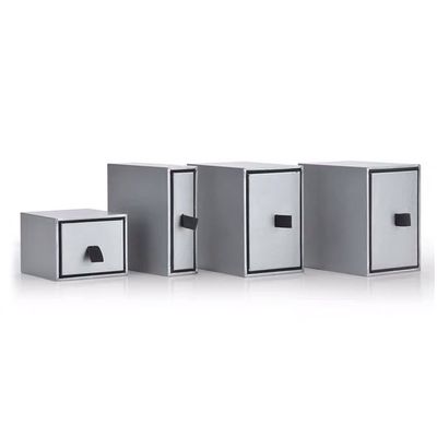 Graue quadratische kleine Schmuck-Geschenkboxen aus Karton für Halsketten-Anhänger-Armbänder