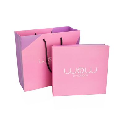 Bestellte Farbsteife Papiergeschenkbox des Logo-CMYK, Kleiderverpackenkasten mit zusammenpassender Papiertüte voraus