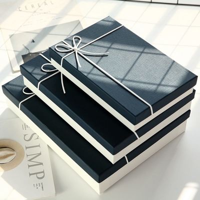 Spezielle Beschaffenheits-Papiermultifunktionsdeckel und niedrige Geschenkbox mit Seil-Band