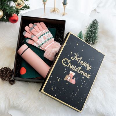 Eingestellt von der unterschiedlichen Pappweihnachtsgeschenkbox der Größen-vier für Schal-Handschuhe