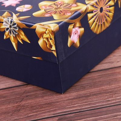 Das Marine-Blau-kundenspezifische kosmetische Verpacken packt 20*20*10cm mit Raffiabast-Papier ein