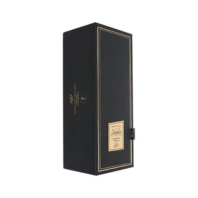 Aufbereitete Pappwein-Geschenk-Verpackenkästen, einzelnes Wein-Flaschen-Kasten-Dia heraus schwarz